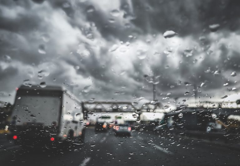 Χαλάει από σήμερα ο καιρός – Βροχές, ισχυροί νοτιάδες και αφρικανική σκόνη σε πολλές περιοχές