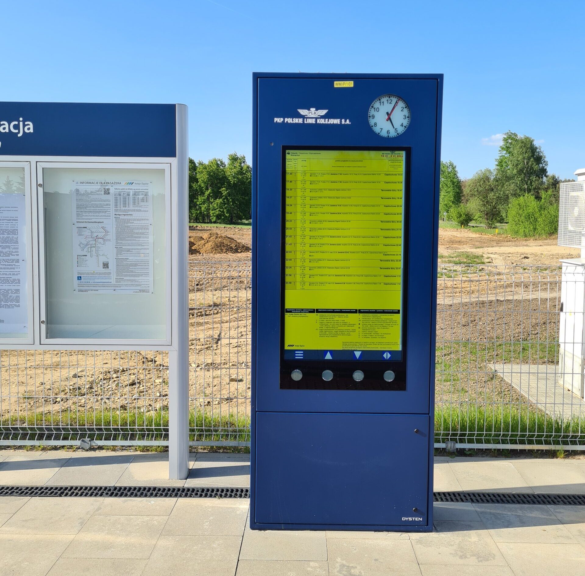 Πέντε χρόνια σιωπής στο info kiosk της Σπάρτης – Ένα έργο πληρωμένο, τοποθετημένο και εγκαταλελειμμένο μπροστά στον Λεωνίδα