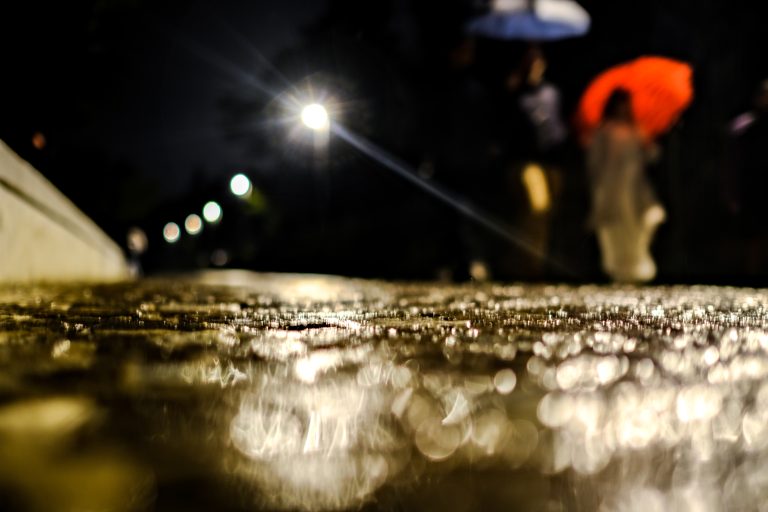 Καταιγίδες και νοτιάδες που θα δοκιμάσουν τη χώρα