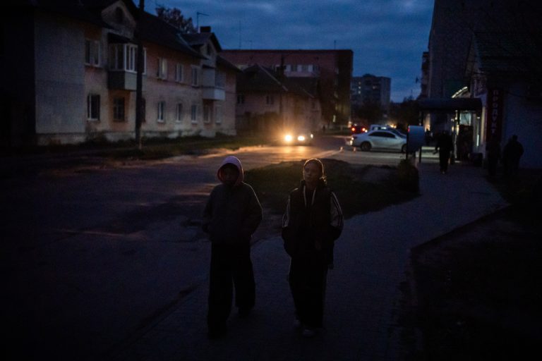 Ζαπορίζια στο σκοτάδι – 60.000 χωρίς ρεύμα από ρωσικές επιθέσεις, δύο νεκροί στην Οδησσό