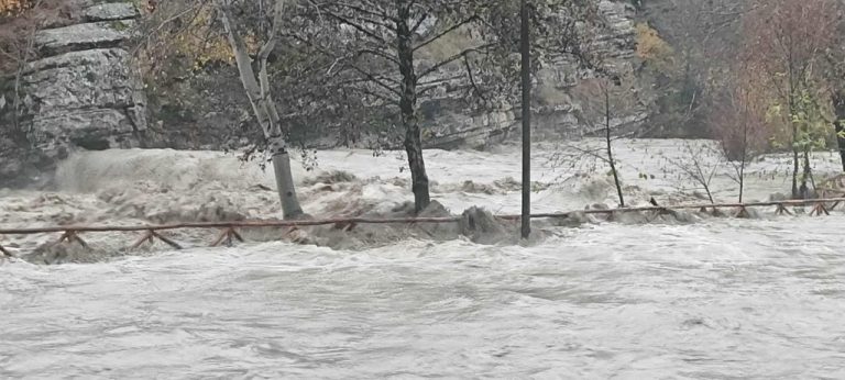Καστοριά: Πέντε κτηνοτρόφοι εγκλωβισμένοι με τα κοπάδια τους στον Γράμμο λόγω κακοκαιρίας