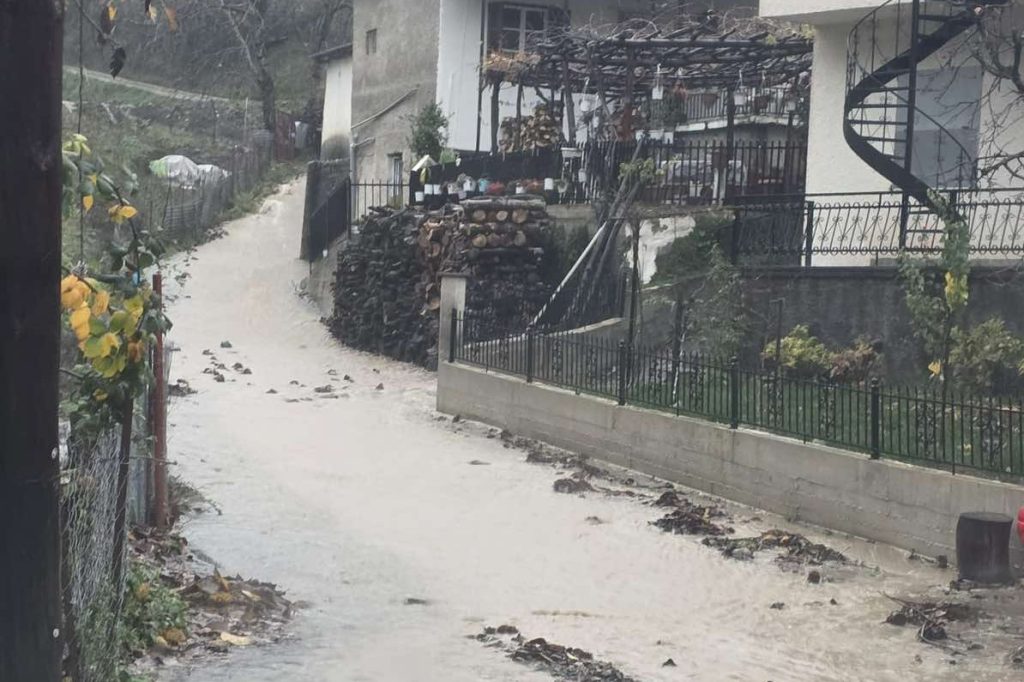 Κακοκαιρία σαρώνει τη Δυτική Ελλάδα: Εκτεταμένες ζημιές, προειδοποιήσεις «112» και δήμοι σε κατάσταση έκτακτης ανάγκης