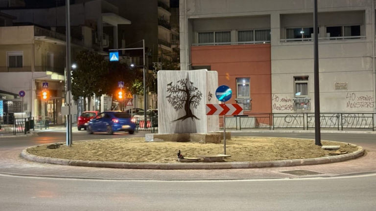 Στη Λάρισα αποκαλύφθηκε μνημείο αφιερωμένο στην ελληνική ομογένεια