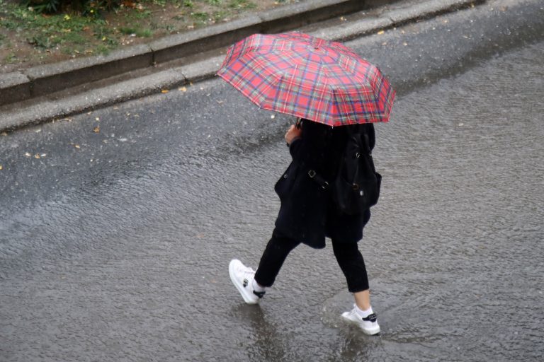 Καιρός: Ραγδαία επιδείνωση με βροχές και καταιγίδες – Έρχεται ψύχρα και δυνατοί βοριάδες σε όλη τη χώρα