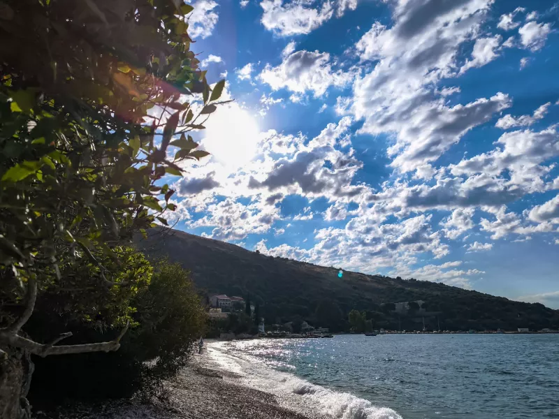 Φθινοπωρινός ο καιρός σε όλη τη χώρα – Πτώση θερμοκρασίας, βροχές και δυνατοί βοριάδες