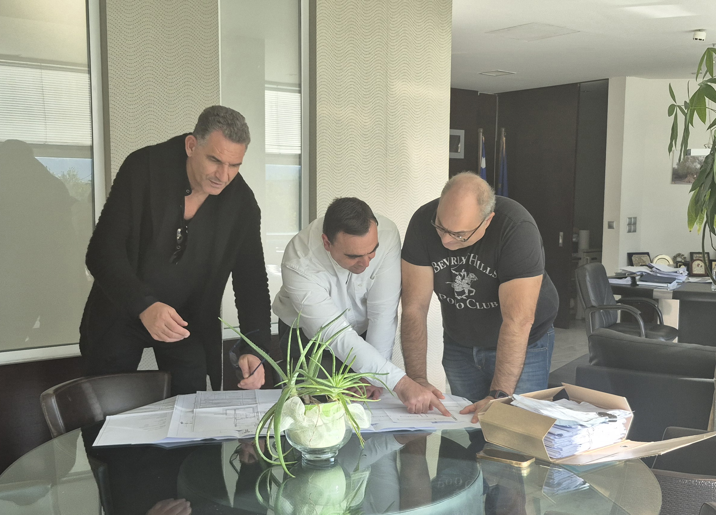 Σύσκεψη του Αντιπεριφερειάρχη Λακωνίας Θεόδωρου Βερούτη για την πορεία του έργου του Κλειστού Γυμναστηρίου Νεάπολης