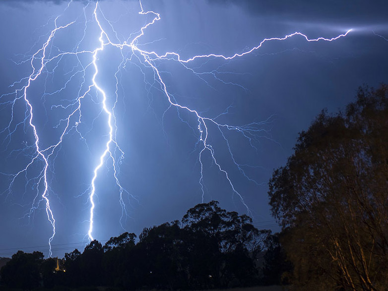 Έκτακτο δελτίο επιδείνωσης καιρού – Ισχυρές βροχές και καταιγίδες το επόμενο τριήμερο στη δυτική Ελλάδα