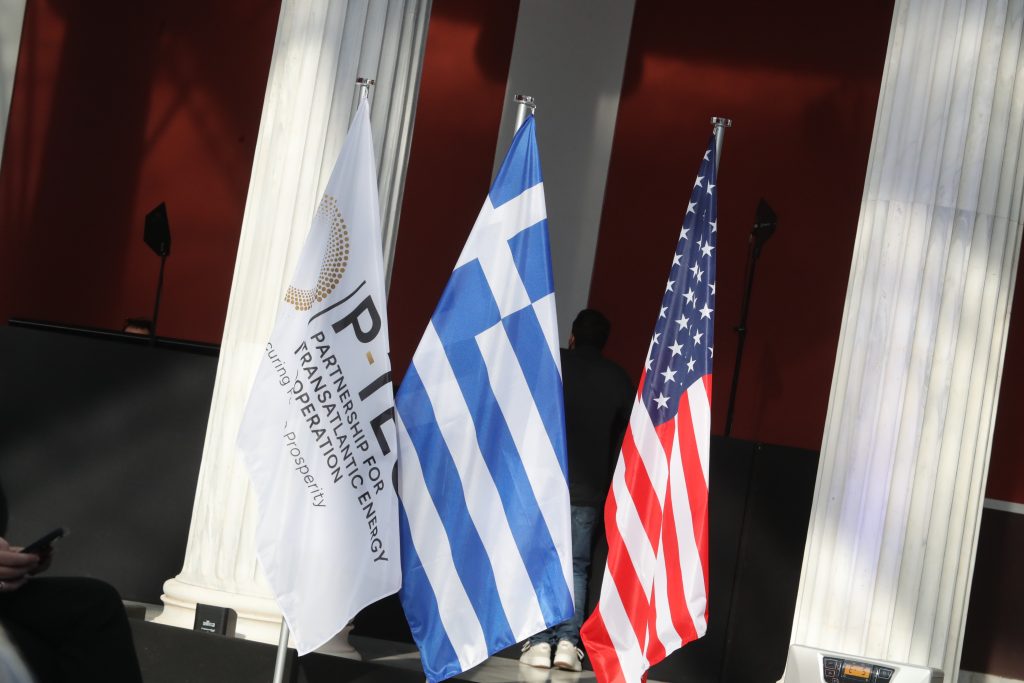 Η Ελλάδα «πρωταγωνίστρια» στα χαρτιά – θεατής στις διπλωματικές εξελίξεις της ενέργειας