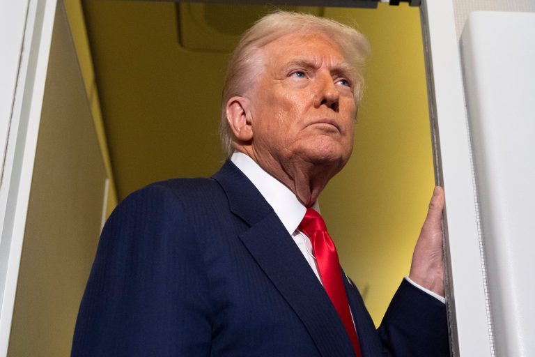 Ο Τραμπ προτείνει απευθείας οικονομική ενίσχυση στους πολίτες, παρακάμπτοντας τις ασφαλιστικές εταιρείες