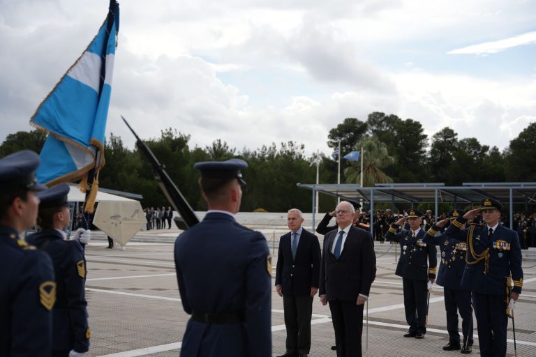Ο Πρόεδρος της Δημοκρατίας στην τελετή εορτασμού του Προστάτη της Πολεμικής Αεροπορίας στη Σχολή Ικάρων – Επιμνημόσυνη δέηση στη Δεκέλεια
