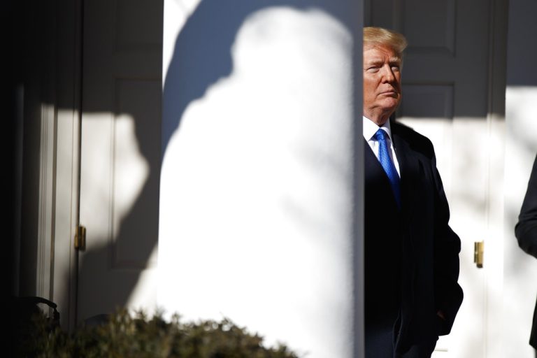 Ο Τραμπ σε πολιτικό αδιέξοδο – Το shutdown βαθαίνει το ρήγμα με την κοινή γνώμη