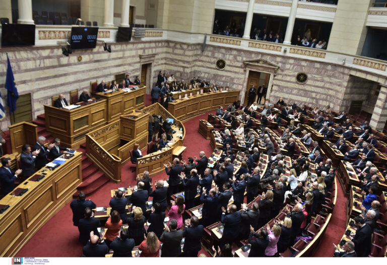 ΟΠΕΚΕΠΕ: Στα άκρα η πολιτική αντιπαράθεση – «Στα μαχαίρια» Βορίδης και Βάρρας, πυρά από όλα τα κόμματα
