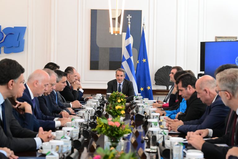 «Μητσοτάκης 2030: Η Ελλάδα σε fast forward, ο λαός σε pause»