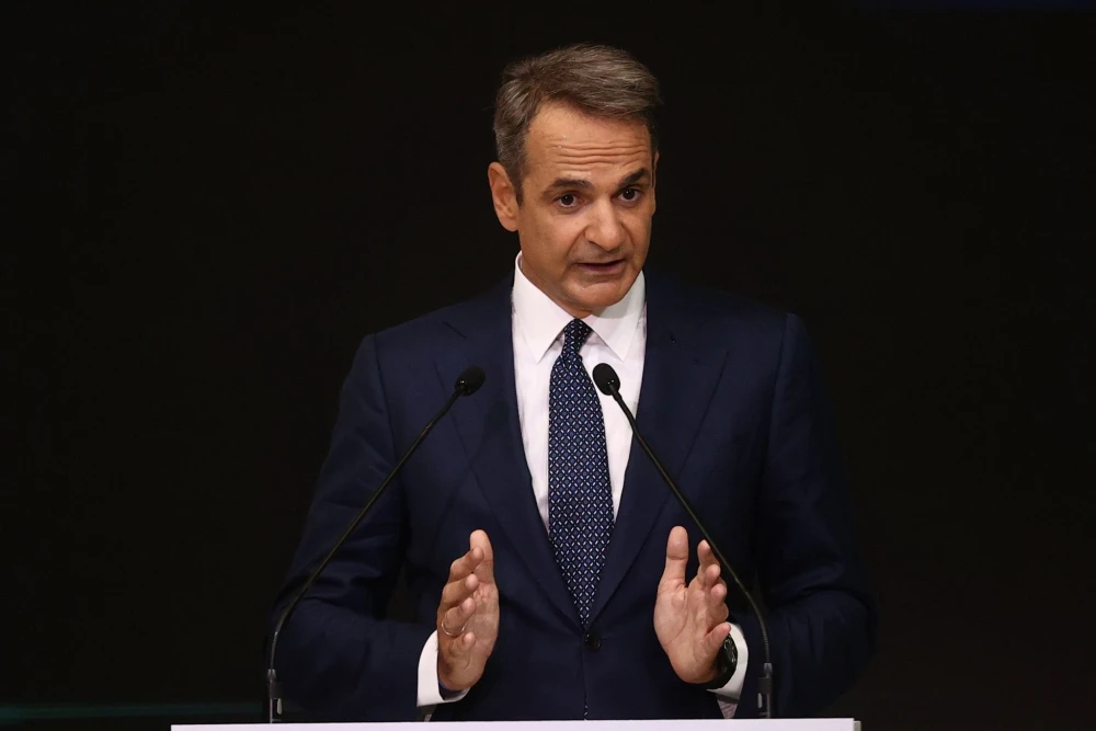 Η χειραψία της “ειρήνης”: Μητσοτάκης – Αλ Σάρα και τα εύκολα λόγια για τη Μέση Ανατολή