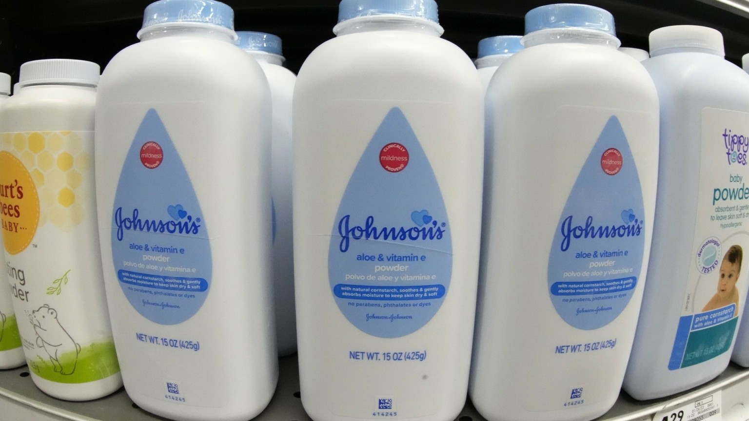 Johnson & Johnson: Πρόστιμο 966 εκατ. δολαρίων για προϊόντα ταλκ που προκάλεσαν καρκίνο